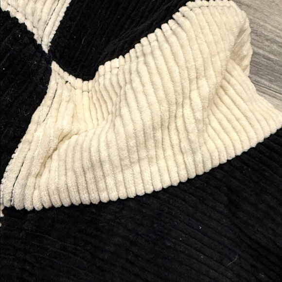 NWT BDG Black and Cream Women's / ALL Bucket Hat - Picture 3 of 3